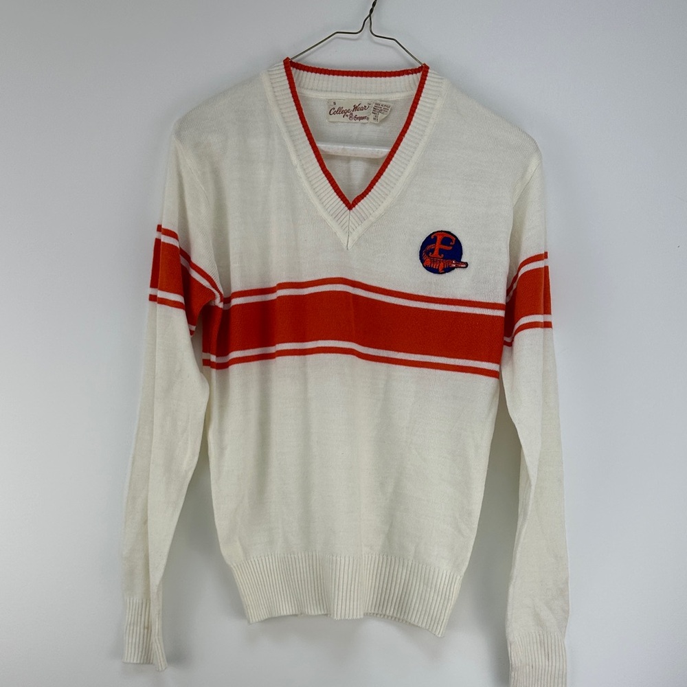 Vintage White and Red Sweater
Men’s small
80”